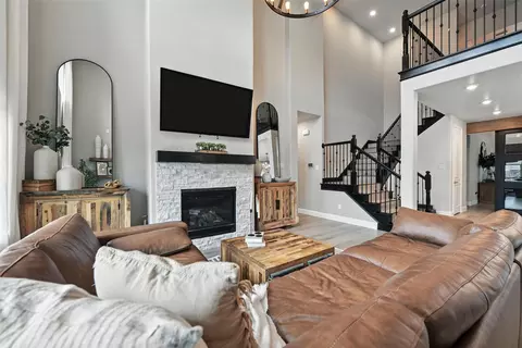 Living - 2408 Evans Rd, Corinth, TX 76210 photo 4 of 4