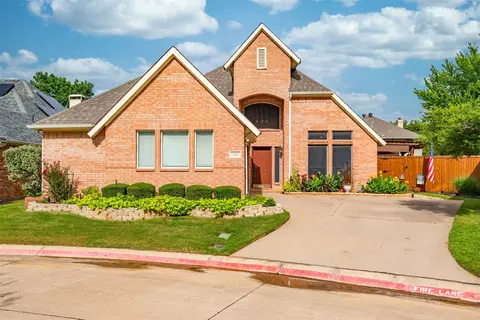 200 Arbor Glen Dr, Euless, TX 76039