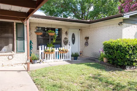 6401 Haden Dr, Waco, TX 76710