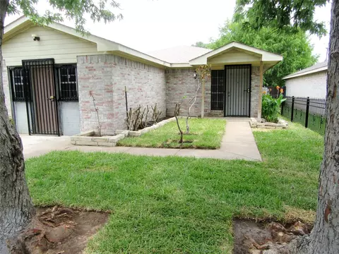 10415 Blackjack Oaks Dr, Dallas, TX 75227