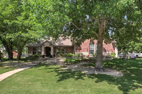 1706 E Lake Dr, Weatherford, TX 76087