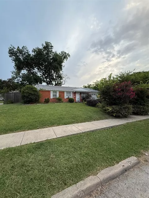 2029 Del Oak Dr, Mesquite, TX 75149