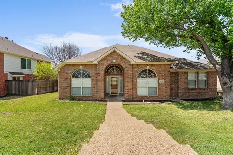 2409 Queens Ct, Carrollton, TX 75006