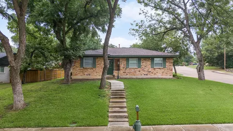 2000 Greenbriar Ln, Plano, TX 75074