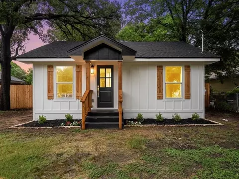 209 N Lakeview Dr, Lacy Lakeview, TX 76705