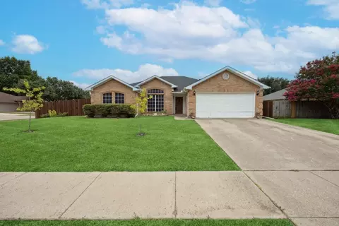 1611 Summertree Ln, Grand Prairie, TX 75052