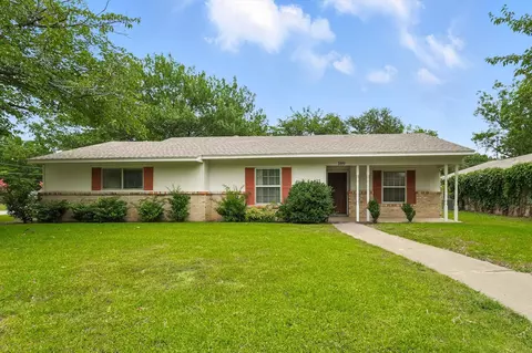100 Hillcrest St, Sanger, TX 76266