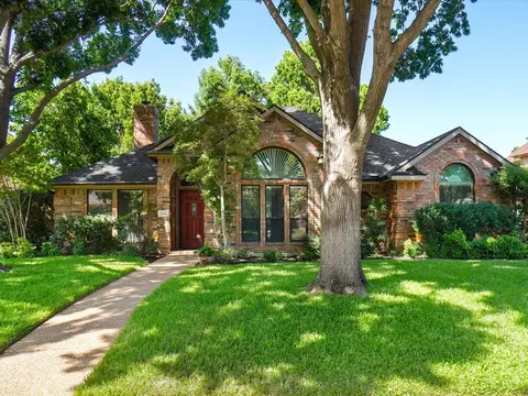 544 Cooper St, Grand Prairie, TX 75052
