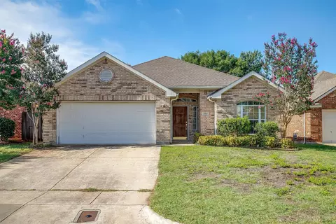 6949 Day Dr, Fort Worth, TX 76132