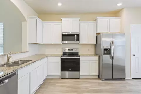 Kitchen - 2917 Beutel Rd, Lorena, TX 76655 photo 2 of 3