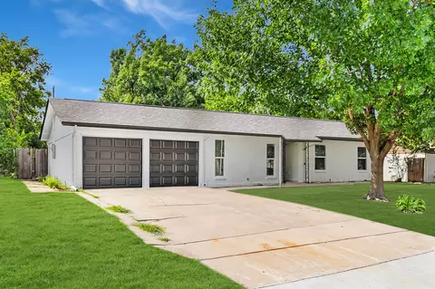 921 Keller Ave, Benbrook, TX 76126