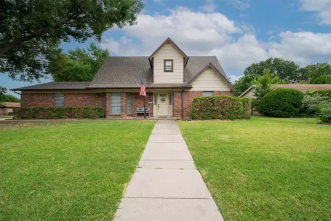 Exterior - 501 Nathan St, Burleson, TX 76028 photo 2 of 8