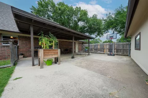 Exterior - 501 Nathan St, Burleson, TX 76028 photo 5 of 8