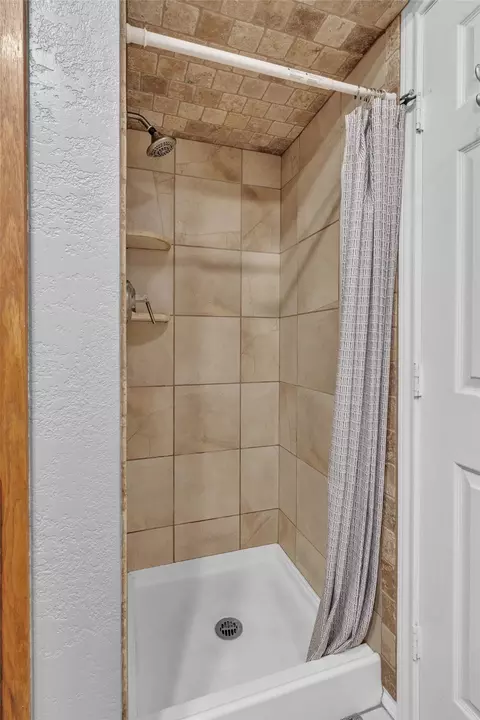 Bath - 501 Nathan St, Burleson, TX 76028 photo 2 of 4