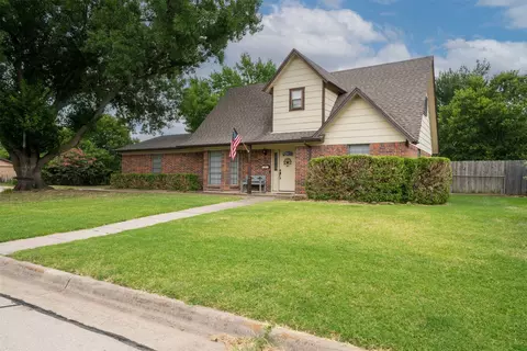 501 Nathan St, Burleson, TX 76028