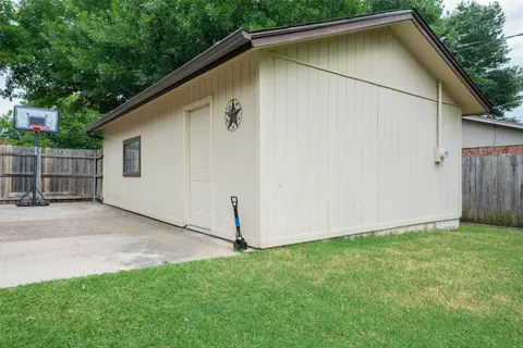 Exterior - 501 Nathan St, Burleson, TX 76028 photo 6 of 8