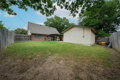 Exterior - 501 Nathan St, Burleson, TX 76028 photo 7 of 8