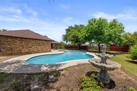 106 Brushy Way, Red Oak, TX 75154