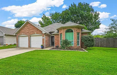1735 Parkwood Dr, Grapevine, TX 76051