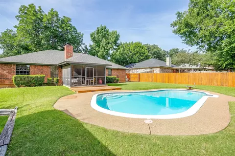225 Timber Ridge Dr, Burleson, TX 76028