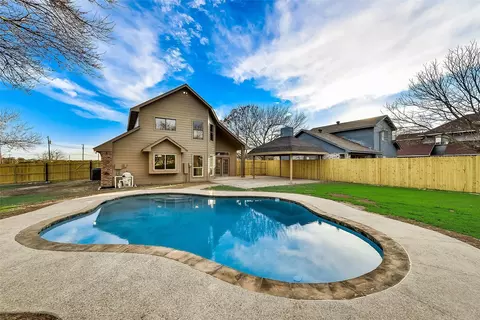 930 Thorton Dr, Cedar Hill, TX 75104