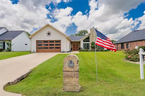 Exterior - 310 Splitrail Dr, Kemp, TX 75143 photo 2 of 8