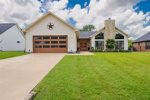Exterior - 310 Splitrail Dr, Kemp, TX 75143 photo 6 of 8