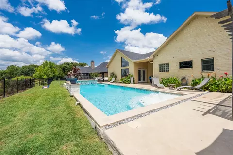Exterior - 310 Splitrail Dr, Kemp, TX 75143 photo 5 of 8