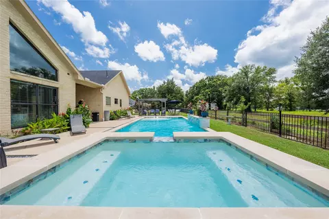 310 Splitrail Dr, Kemp, TX 75143