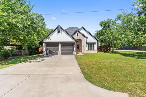 300 College St, Joshua, TX 76058