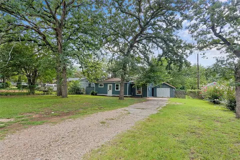 5900 Crawford Ln E, Forest Hill, TX 76119