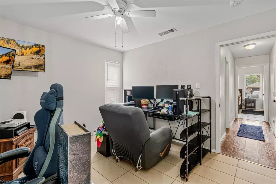 Entry Way - 908 Meadowdale Dr, Royse City, TX 75189 photo 2 of 2