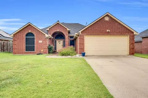 942 Pheasant Dr, Midlothian, TX 76065