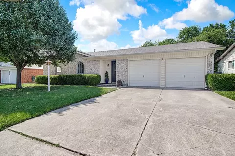 829 Belaire Dr, Burleson, TX 76028