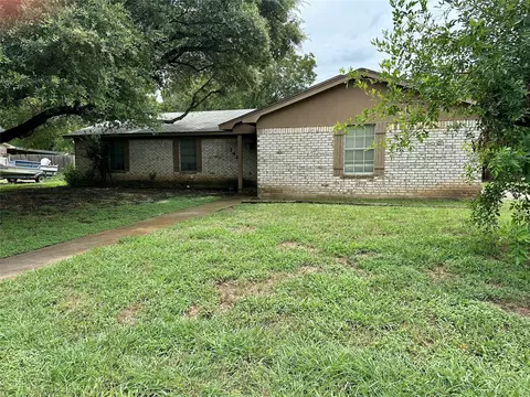 149 Travis Ln, Hewitt, TX 76643