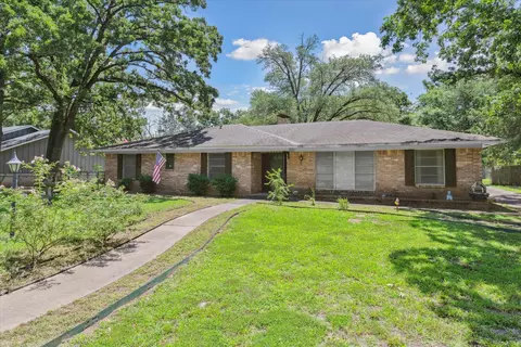 100 Royal Ln, Edgewood, TX 75117