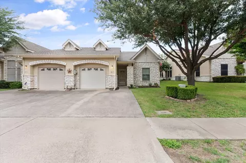 867 Kitty Hawk Ln, Grand Prairie, TX 75051