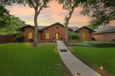 2308 Brookside Dr, Arlington, TX 76012