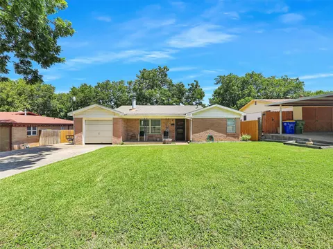 8532 Gibbs Dr, White Settlement, TX 76108