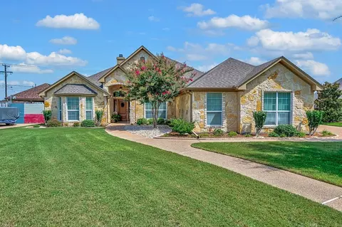 1008 Crystal Haven Ct, Hewitt, TX 76643