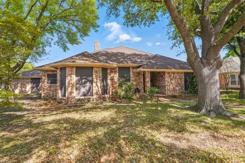 3304 Blue Bell Pl, Richardson, TX 75082
