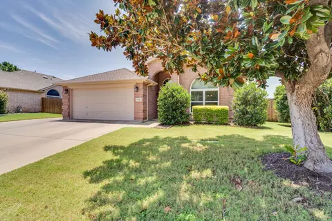 9220 Ivy Way Ct, Fort Worth, TX 76118