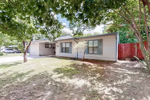 1105 Highland Dr, Grand Prairie, TX 75051