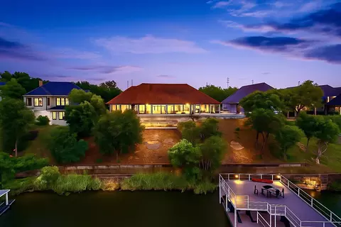 7004 Stone Bluff Ct, Granbury, TX 76048