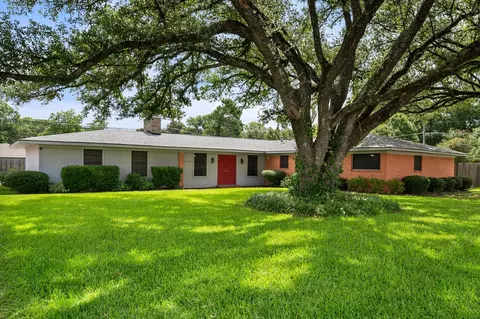 2101 Bowie Dr, Corsicana, TX 75110