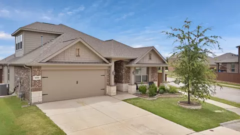 9200 Flying Eagle Ln, Fort Worth, TX 76131