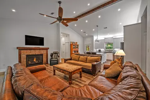 Living - 27 Circle Dr, Denison, TX 75021 photo 4 of 5