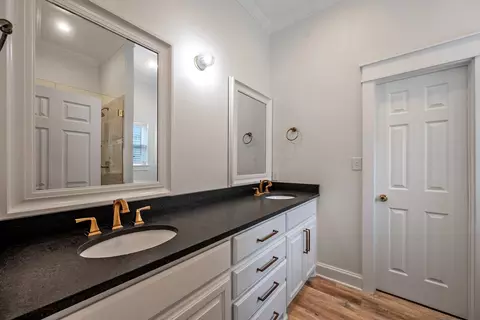 Bath - 27 Circle Dr, Denison, TX 75021 photo 2 of 3