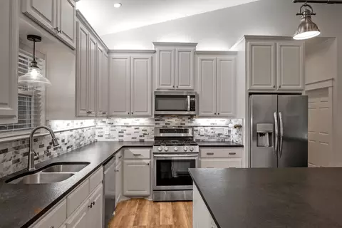 Kitchen - 27 Circle Dr, Denison, TX 75021 photo 7 of 9