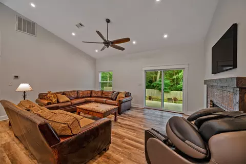 Living - 27 Circle Dr, Denison, TX 75021 photo 1 of 5
